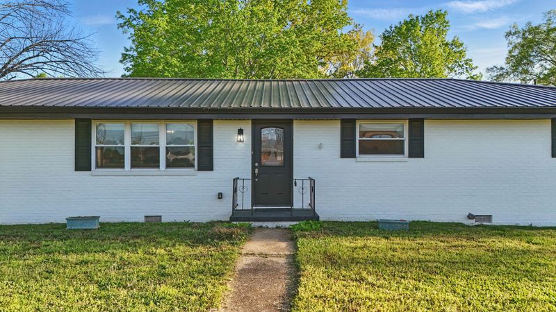 38 Phillips Dr, Fort Oglethorpe, GA 30742