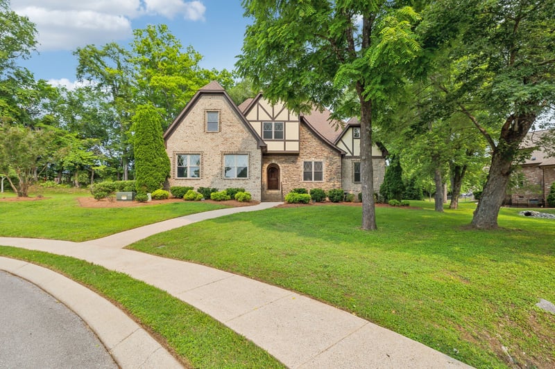 2001 Lynnhaven Ct, Mount Juliet, TN 37122