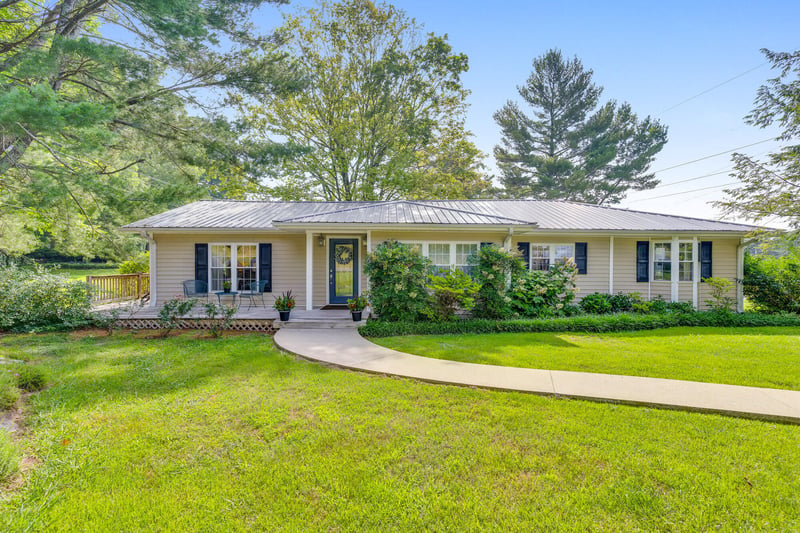 206 Arvle York Cir, Lookout Mountain, GA 30750