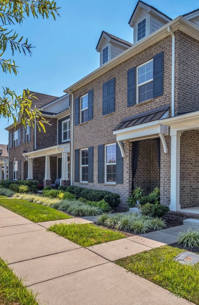 1727 Old Drakes Creek Rd, Hendersonville, TN 37075