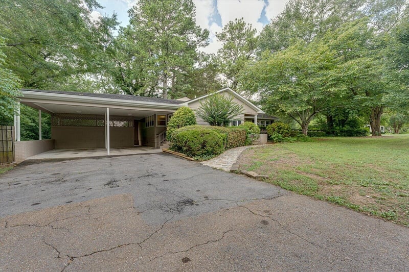 1117 Lakemont Dr, Dalton, GA 30720