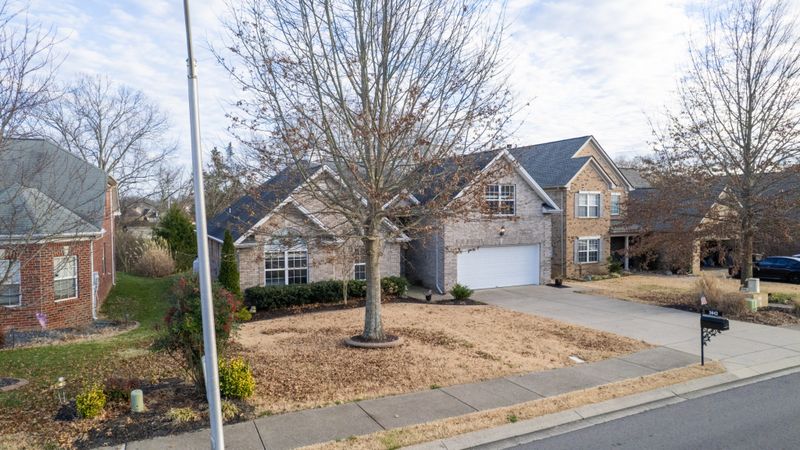 5042 Saint Ives Dr, Murfreesboro, TN 37128