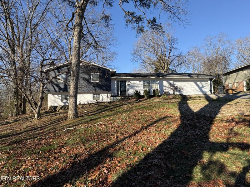 5720 Chesswood Dr, Knoxville, TN 37912