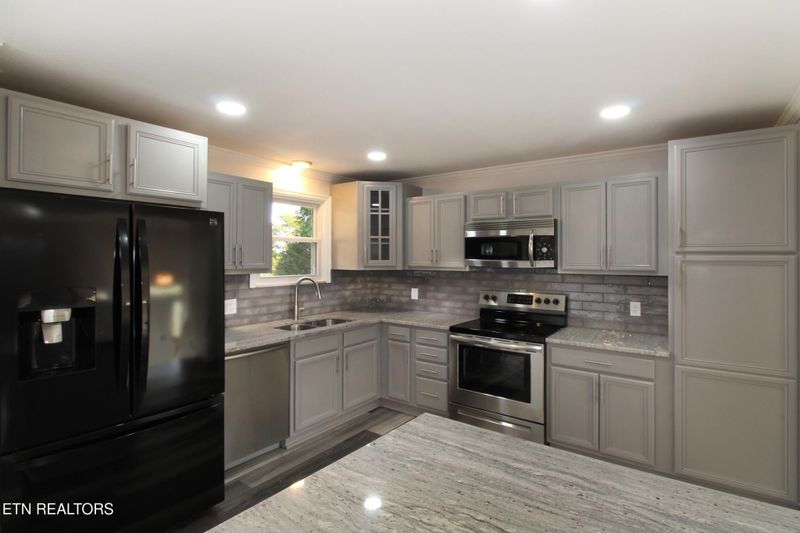 7824 Cedarcrest Rd, Knoxville, TN 37938