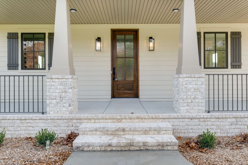 924 Hafner Rd, Charlotte, TN 37036