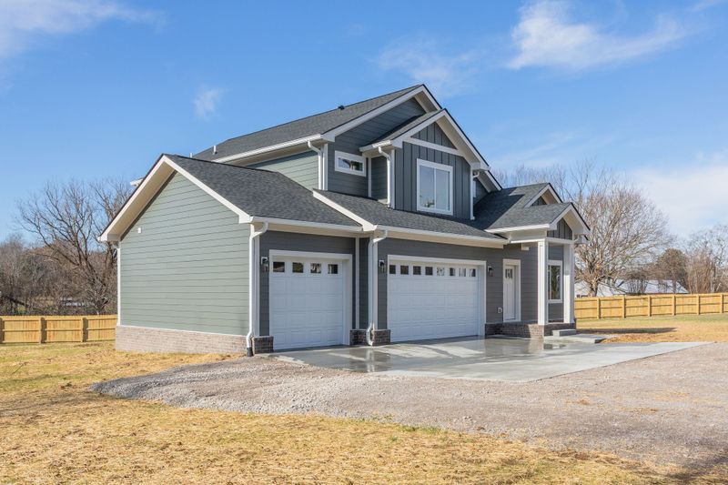 2259 Les Robinson Rd, Columbia, TN 38401