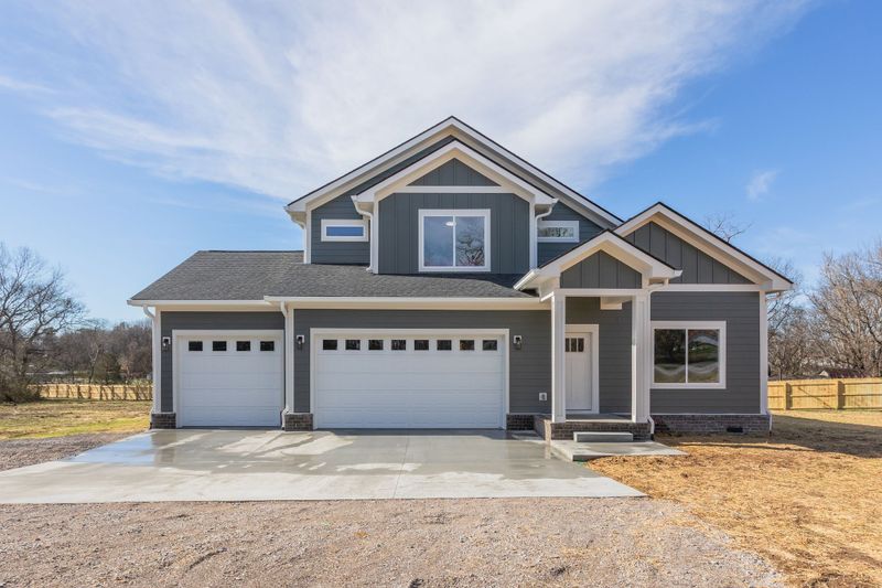 2259 Les Robinson Rd, Columbia, TN 38401