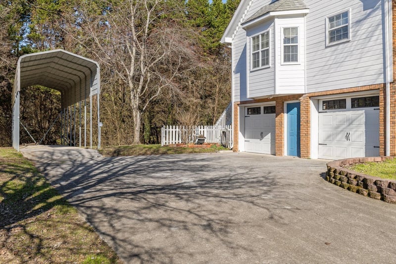 191 Haleys Cove Dr, Chickamauga, GA 30707