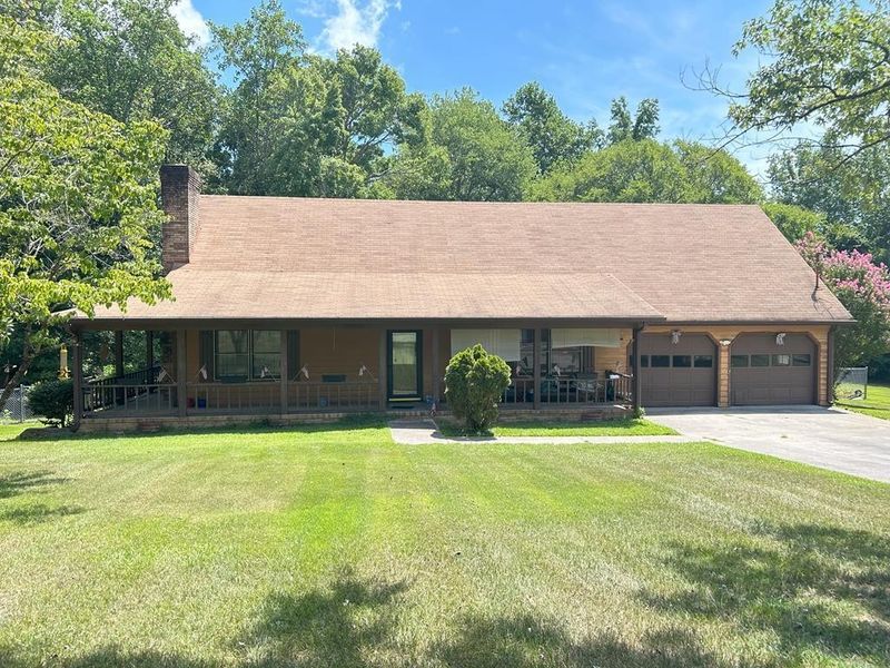 2028 E Rinda Dr, Dalton, GA 30721