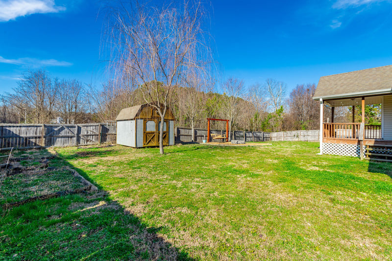 212 Round Tree Dr, Rossville, GA 30741