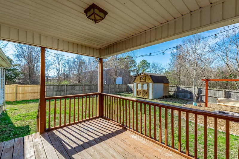 212 Round Tree Dr, Rossville, GA 30741