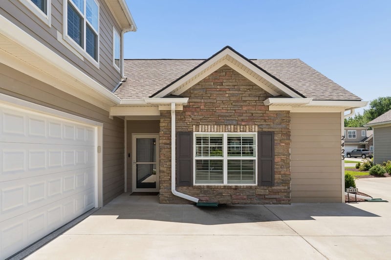 2423 Stonecenter Ln, Murfreesboro, TN 37128