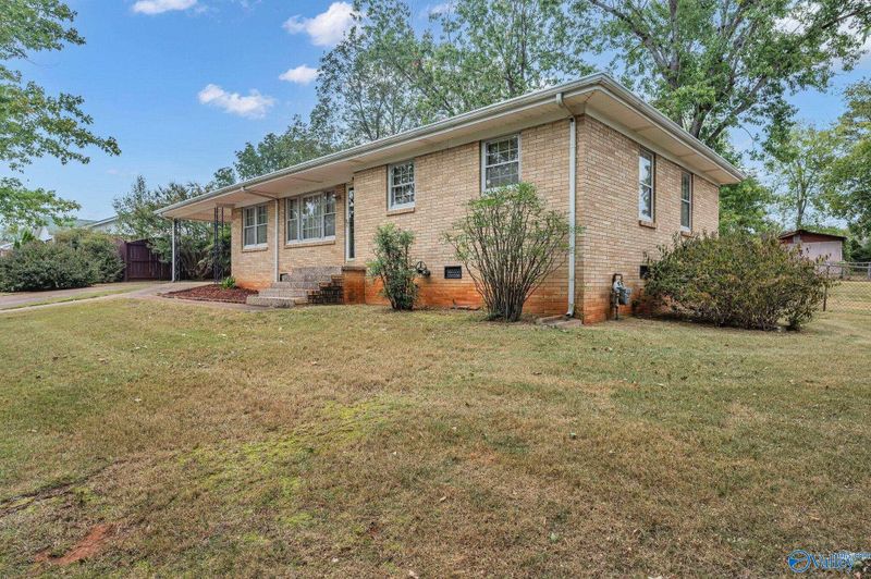 2435 Crestwood Dr SW, Huntsville, AL 35805