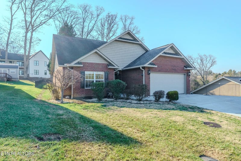 2005 Infinity Ln, Sevierville, TN 37876