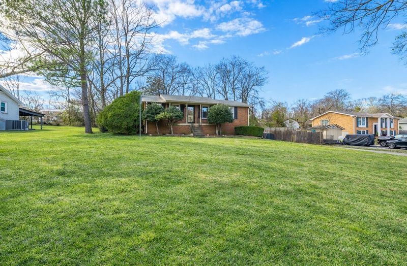 107 Lynn Dr, Hendersonville, TN 37075