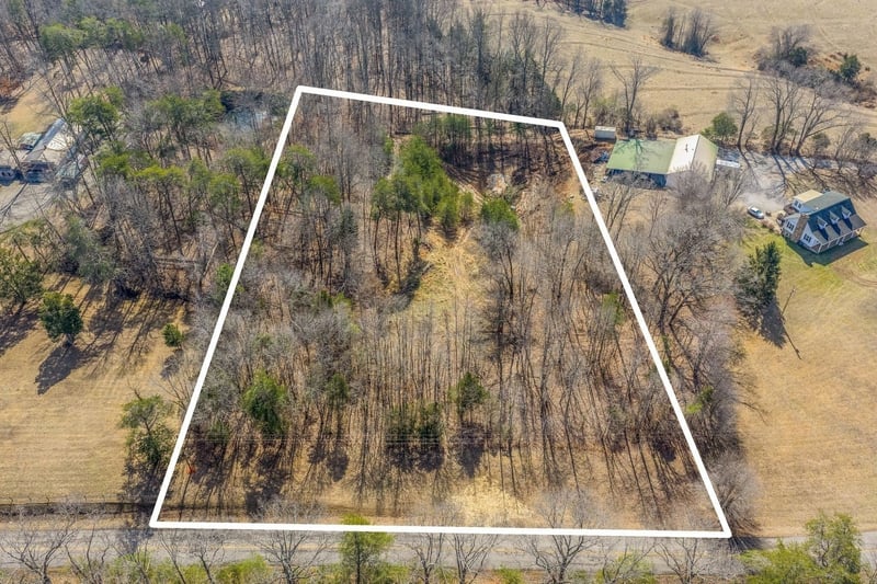 0 Deal Rd, Burns, TN 37029