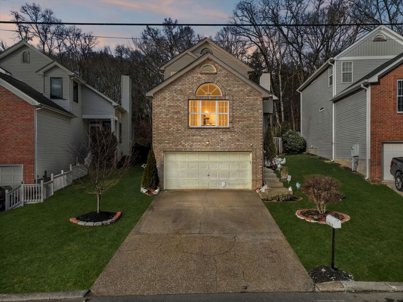 4062 Farmingham Woods Dr, Hermitage, TN 37076
