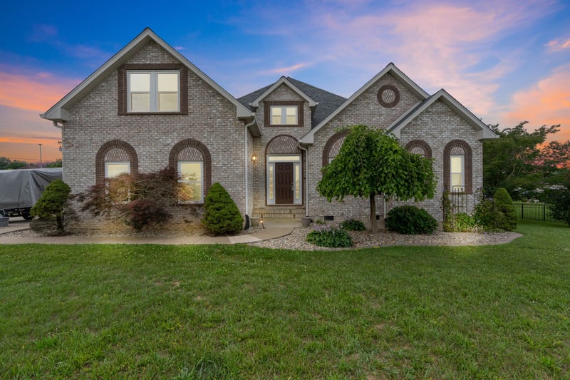 2114 London Ln, Greenbrier, TN 37073