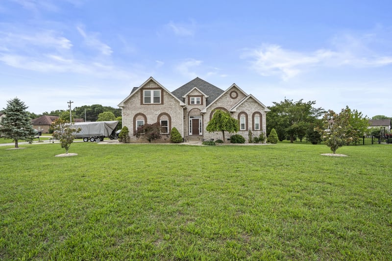 2114 London Ln, Greenbrier, TN 37073