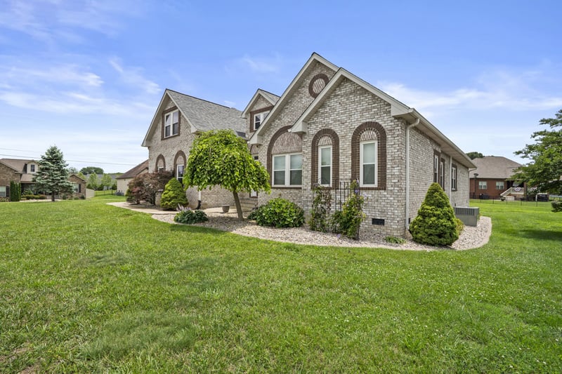 2114 London Ln, Greenbrier, TN 37073