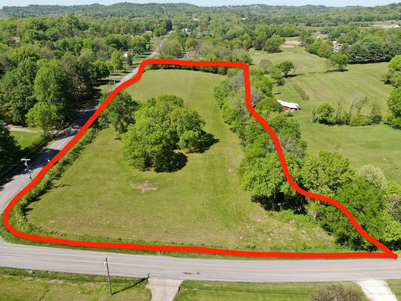 960 Tom Osborne Rd, Columbia, TN 38401