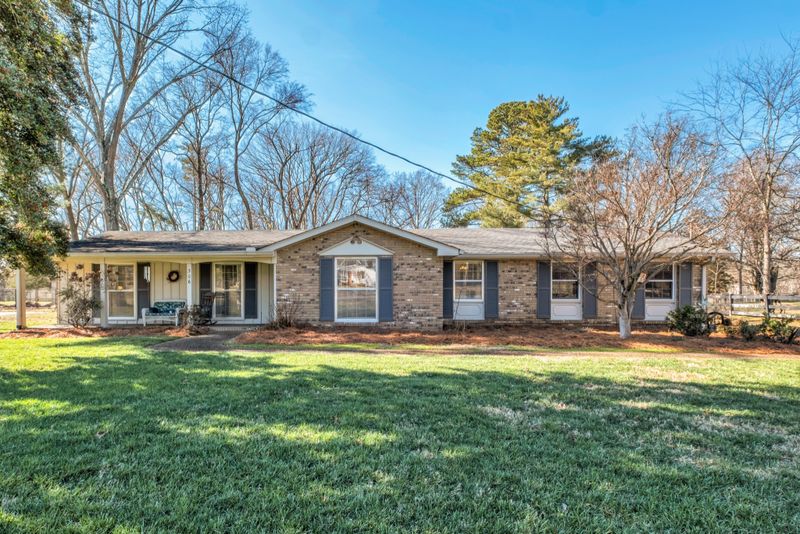 306 Raintree Dr, Hendersonville, TN 37075