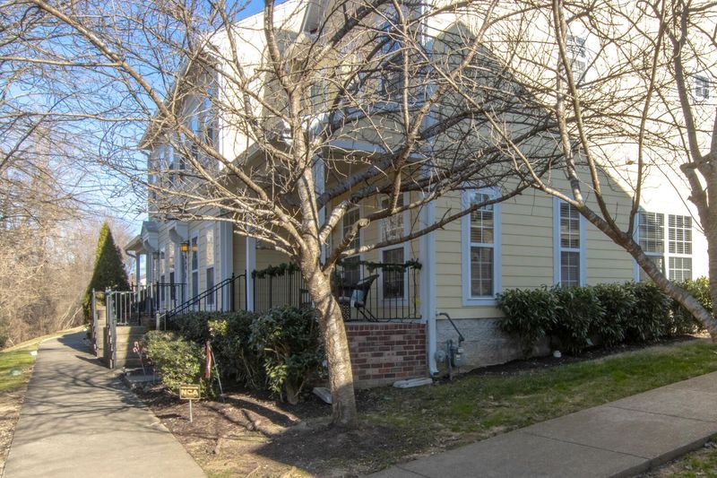 8662 Gauphin Pl, Nashville, TN 37211