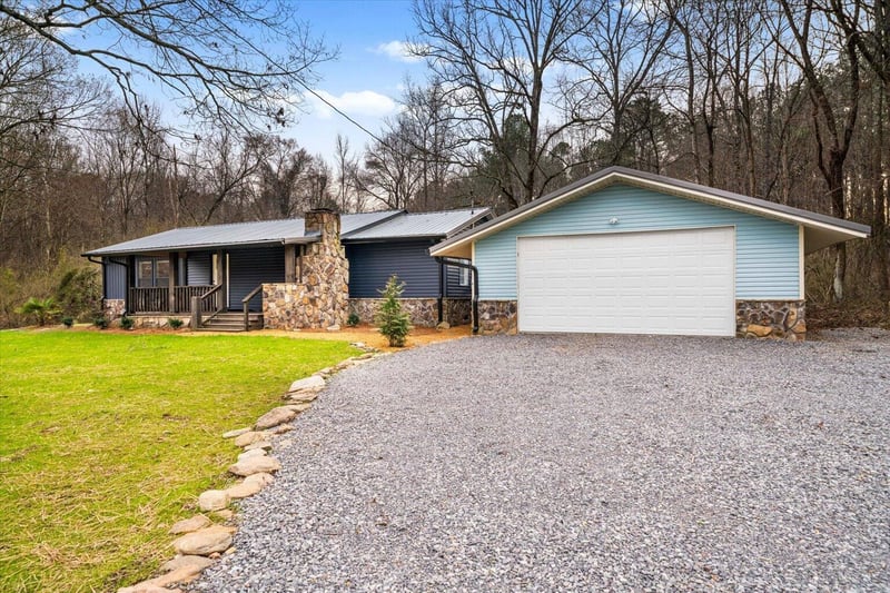 1323 Peggy Ln, Tunnel Hill, GA 30755