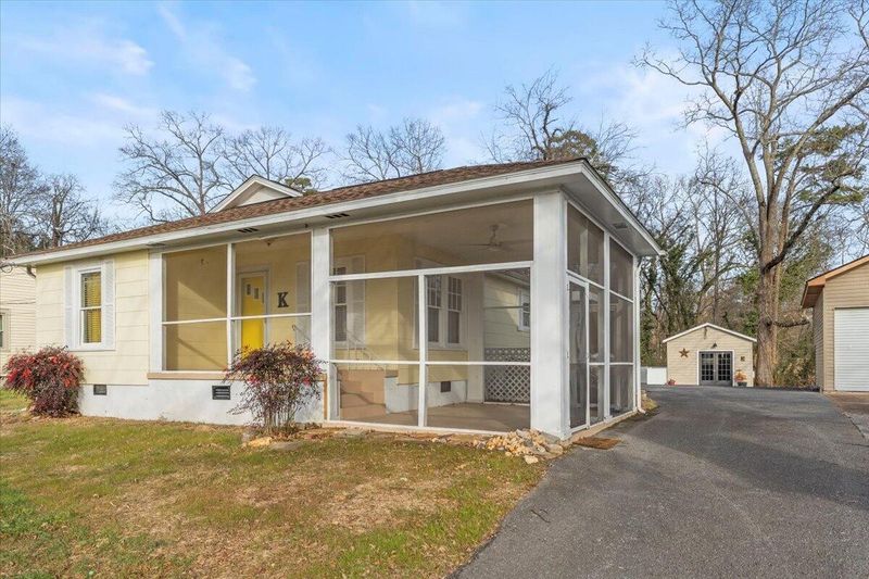 195 S Elmwood St, Rossville, GA 30741
