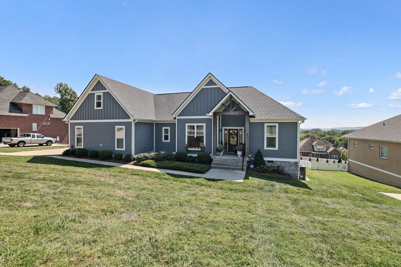 1711 Aster Dr, Columbia, TN 38401