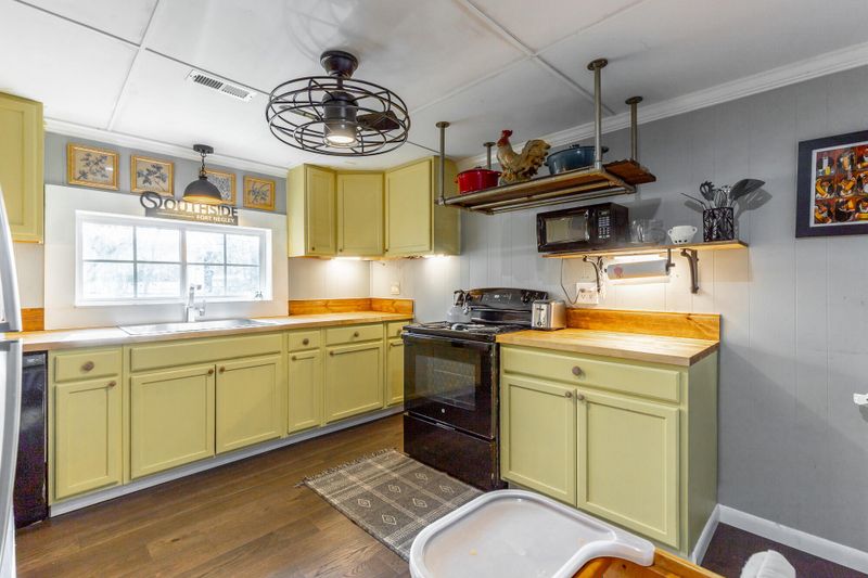 801 Lee Ave, Rossville, GA 30741