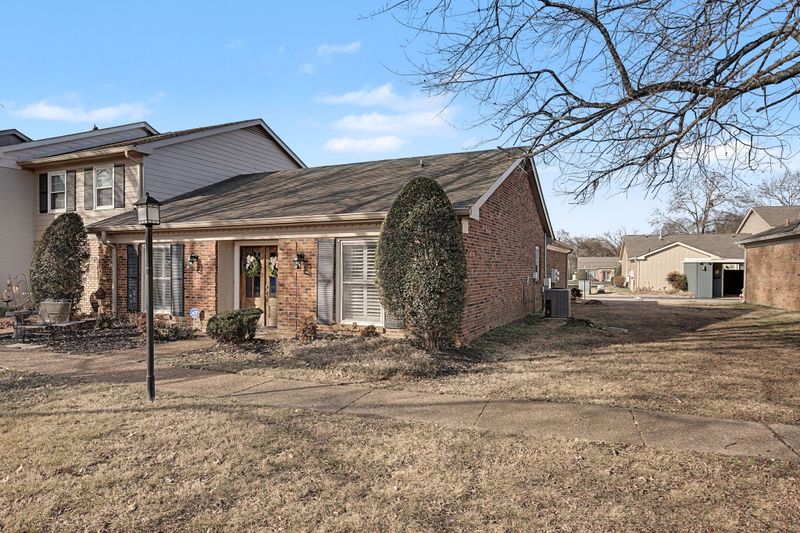 215 Plantation Ct, Nashville, TN 37221