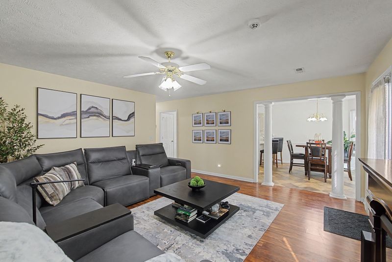 2247 Rosecran Cir, La Vergne, TN 37086