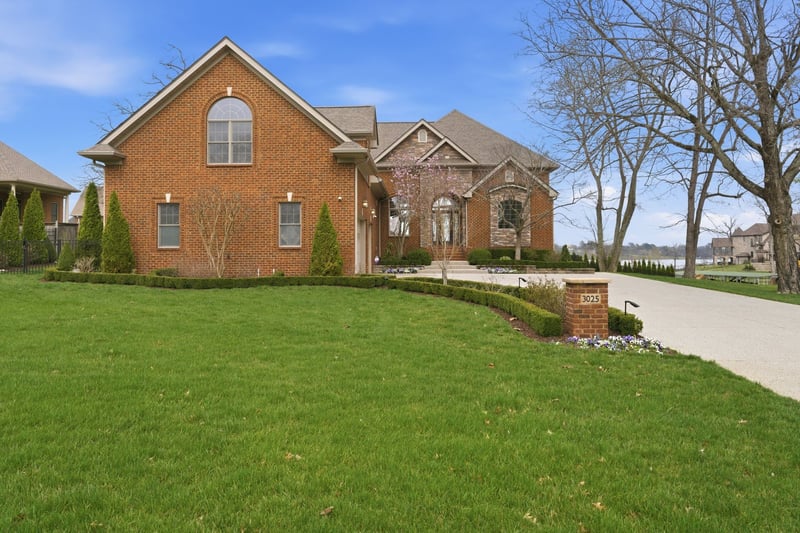 3025 Lakeshore Dr, Old Hickory, TN 37138