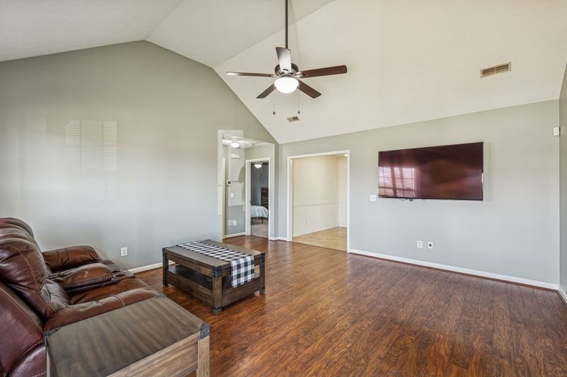2237 Rosecran Cir, La Vergne, TN 37086