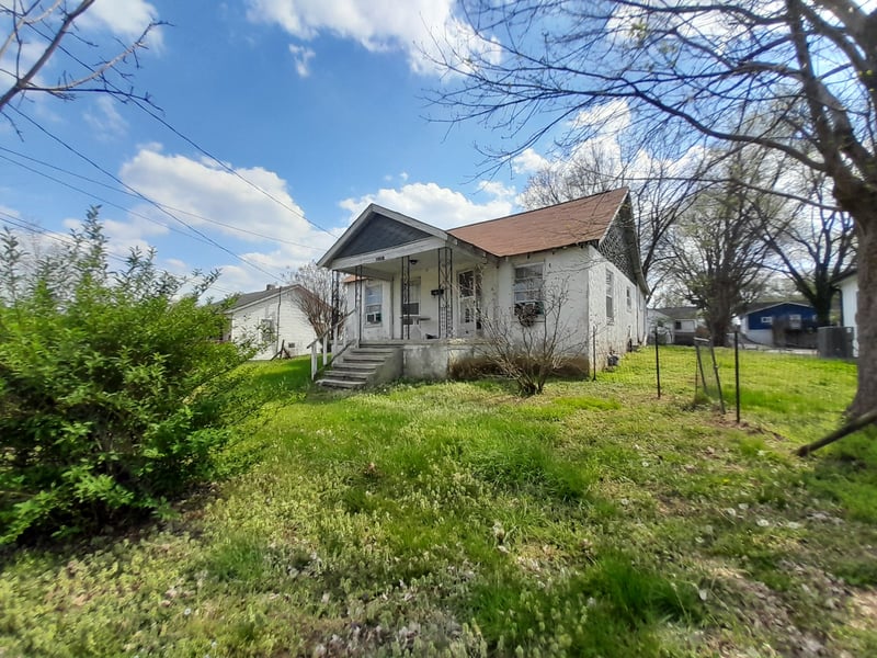 218 E 16th St, Columbia, TN 38401