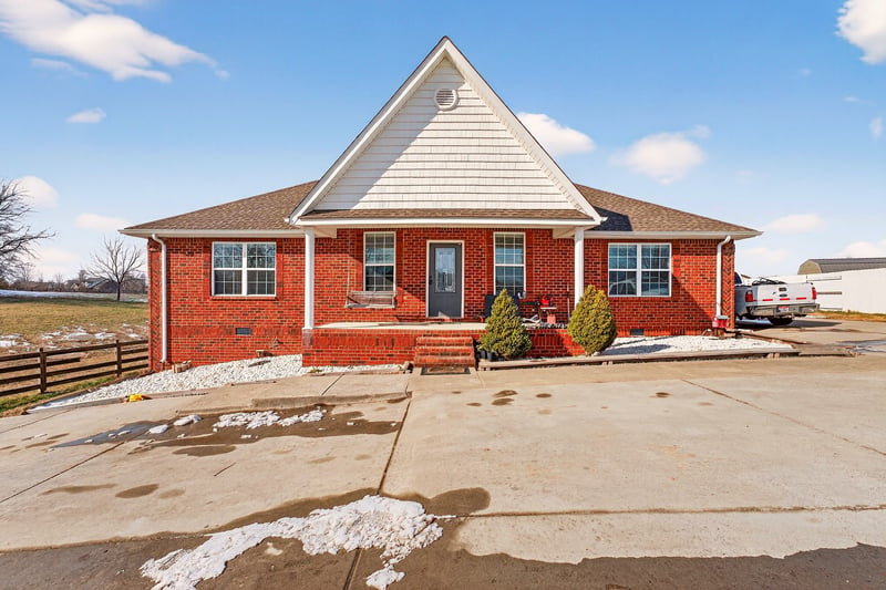 1031 Meridian Dr, Castalian Springs, TN 37031
