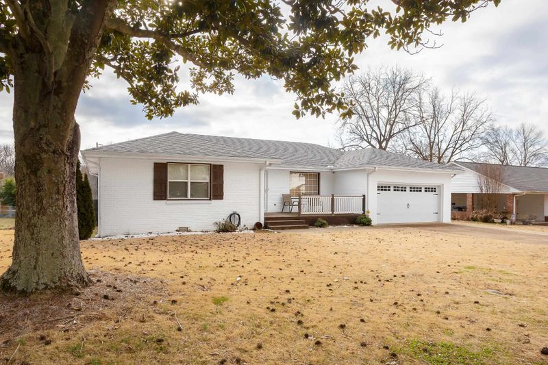 570 Hazelwood Dr, Florence, AL 35633