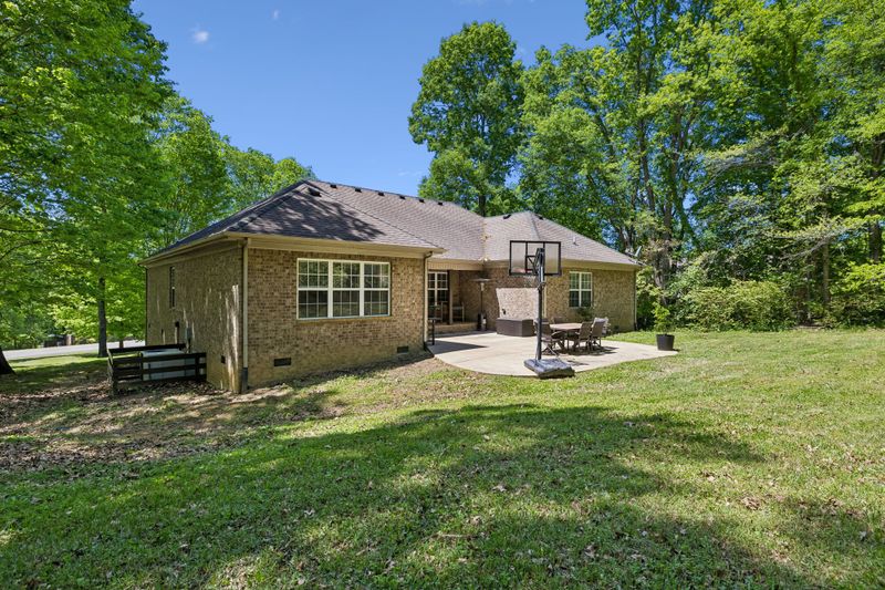 1676 Center Star Rd, Columbia, TN 38401