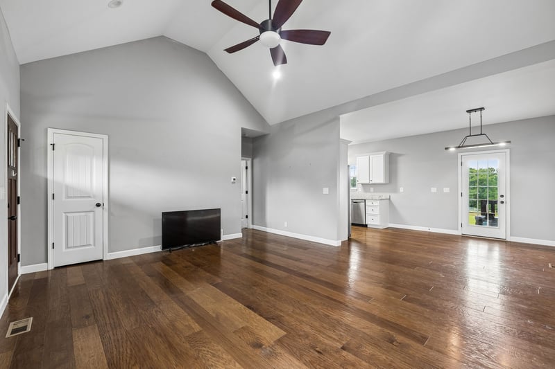 809 Hooper Rd, Charlotte, TN 37036