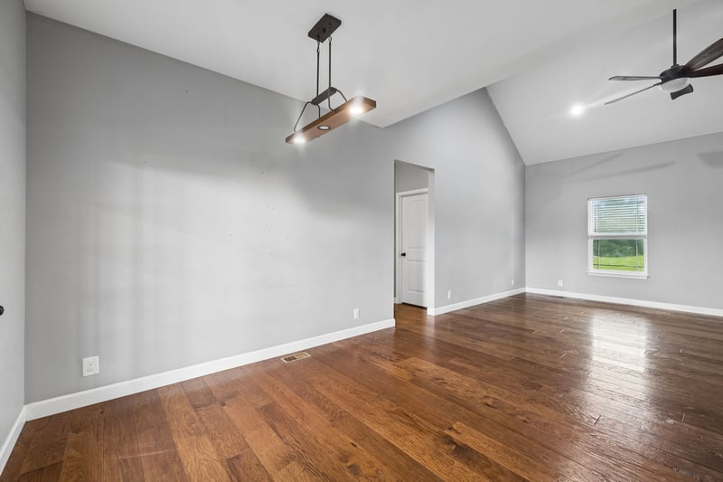 809 Hooper Rd, Charlotte, TN 37036