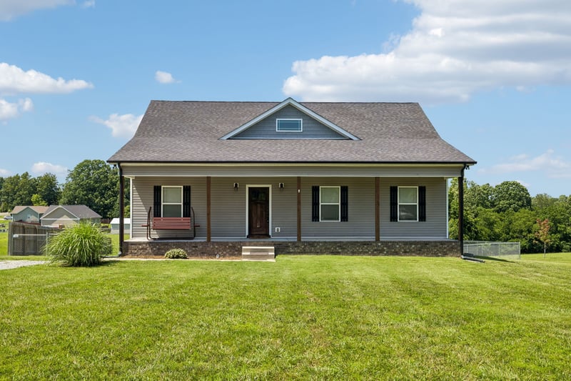 809 Hooper Rd, Charlotte, TN 37036