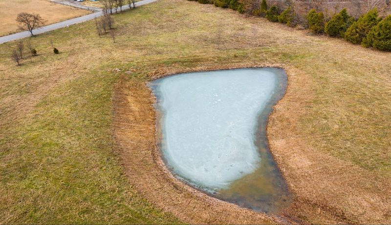 2 Rock Bridge Rd, Bethpage, TN 37022