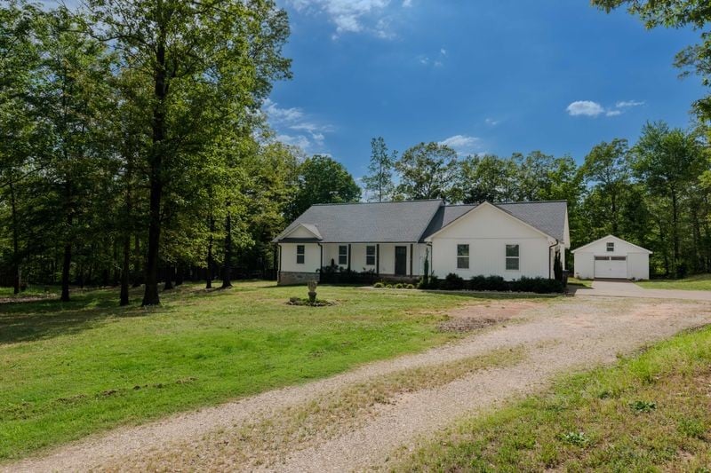 11977 Highway 17, Florence, AL 35634
