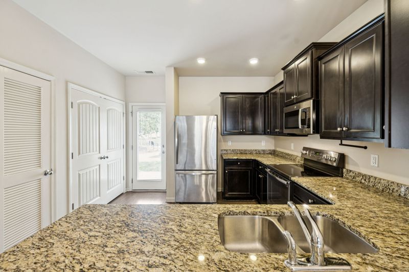 4014 Cannonsgate Ln, Murfreesboro, TN 37128