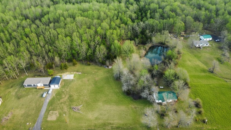 1672 Rabe Coats Rd, Westmoreland, TN 37186