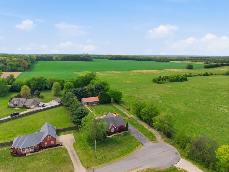 1013 Weiss Rd, Cottontown, TN 37048