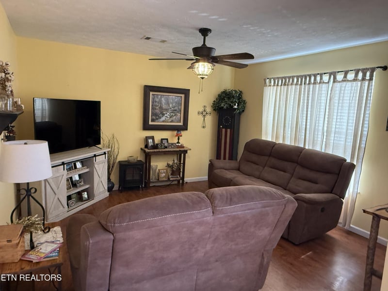 1725 Watauga St, Sevierville, TN 37876