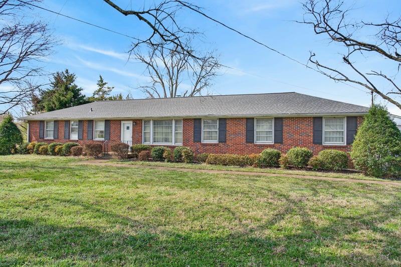 126 Lake Terrace Dr, Hendersonville, TN 37075
