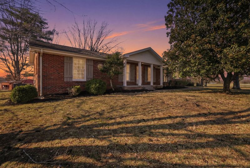 6498 N Mount Pleasant Rd, Greenbrier, TN 37073